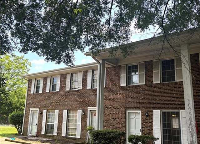Property at 1303 W Meadowview Rd Unit C, Greensboro, NC 27403, 2 beds, 1.5 baths