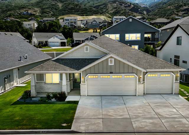 Property at 1470 N Cobblewood Ct, Kaysville, UT 84037, 2 beds, 2 baths