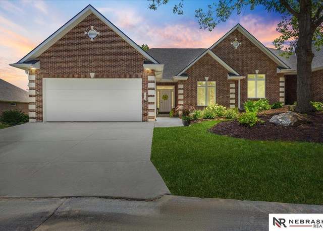 Property at 6418 Lone Tree Dr, Lincoln, NE 68512, 4 beds, 3 baths
