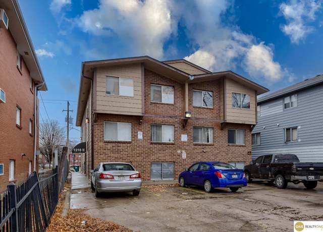 Property at 1218 E St, Lincoln, NE 68508, 3 beds, 2 baths