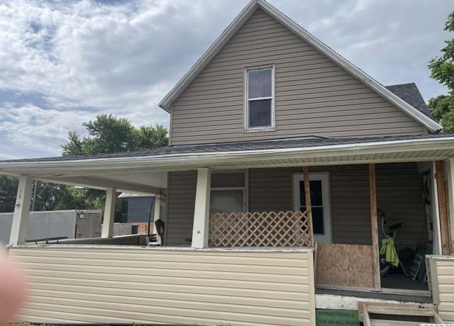 Property at 2711 Shirley St, Omaha, NE 68105, 3 beds, 2 baths