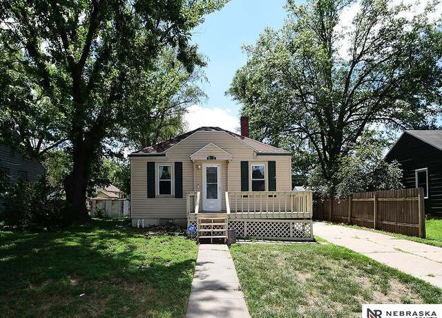 Property at 5325 Greenwood St, Lincoln, NE 68504, 2 beds, 1.5 baths