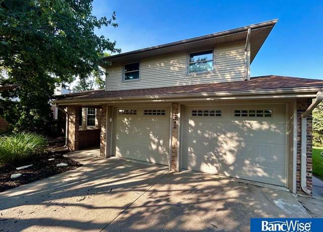 Property at 7242 Shamrock Ct, Lincoln, NE 68506, 3 beds, 2.5 baths