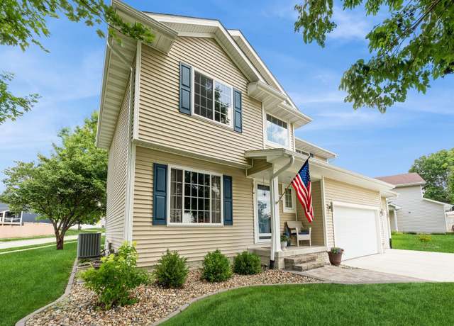 Property at 5336 E Kenyon Cir, Des Moines, IA 50320, 3 beds, 2.5 baths