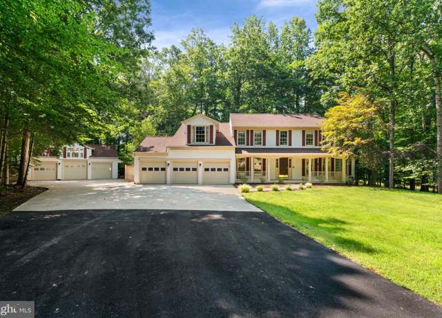 Property at 6131 Lost Colony Dr, Woodbridge, VA 22193, 4 beds, 2.5 baths