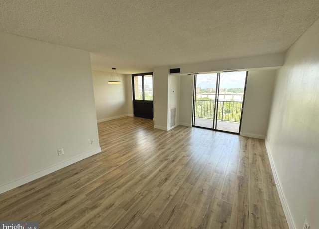 Photo of 7420 Westlake Ter #1401, Bethesda, MD 20817