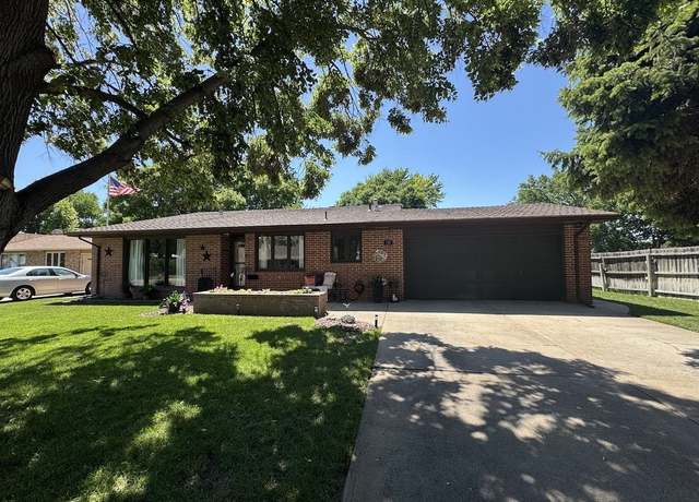 Property at 702 Cedarberry Ct, North Platte, NE 69101, 4 beds, 2 baths