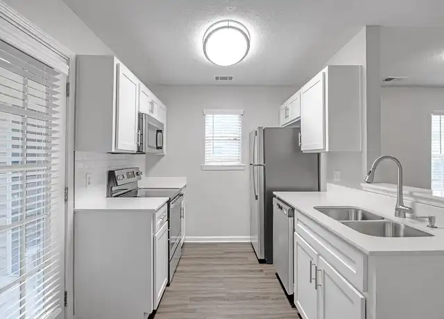 Property at Lakeview Oaks Townhomes - 1114 Mohawk St, Savannah, GA, 31419, 2-3 beds, 2 baths, [object Object]