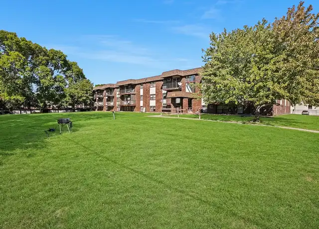 Property at Kings Manor - 4309 Rhode Island Ave N, New Hope, MN, 55428, 1-2 bed, 1 bath, [object Object]